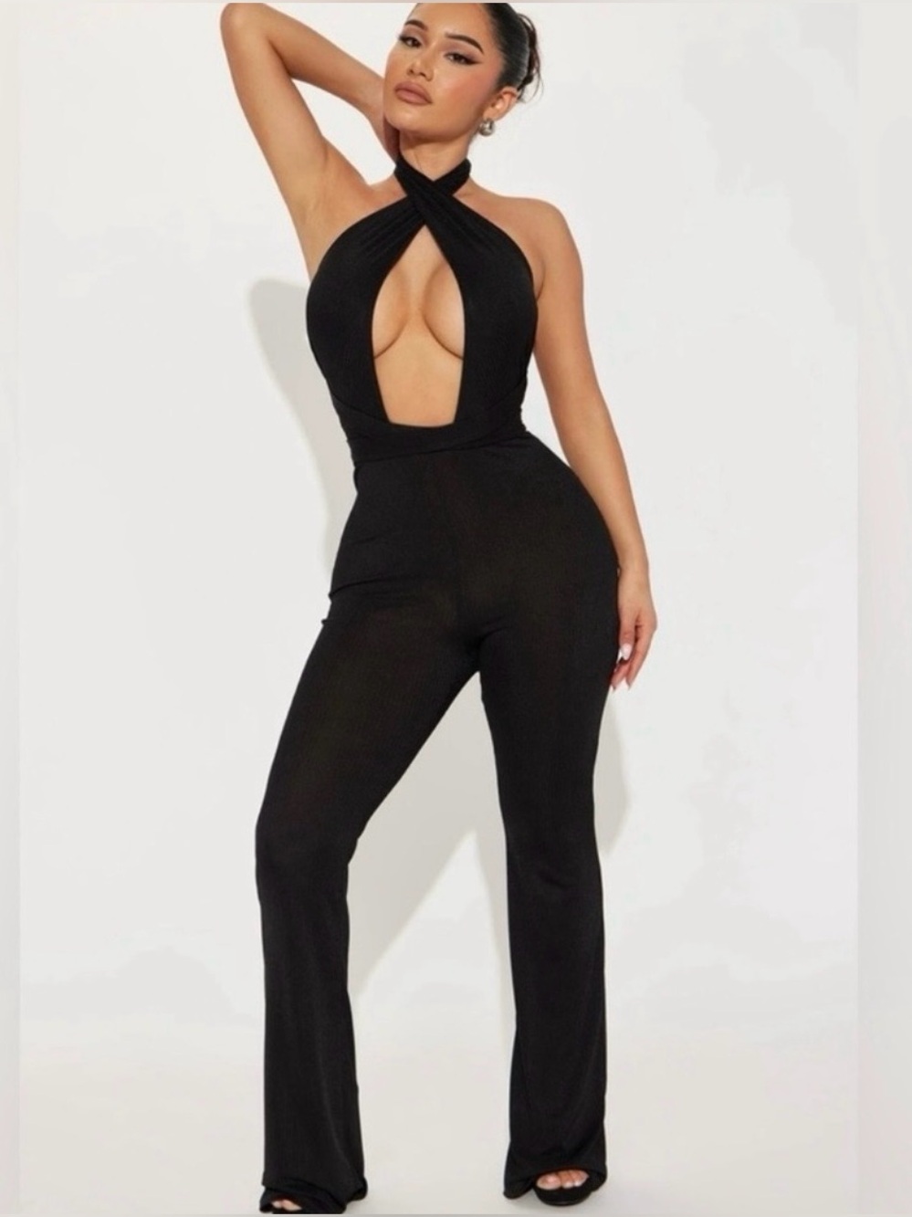 🖤 NEW 🖤 Fashion Nova Black Halter Cutout Jumpsuit Size Medium 🖤
